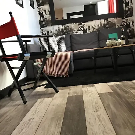 Cinema Video-projecteur Et Garage Ονφλέρ